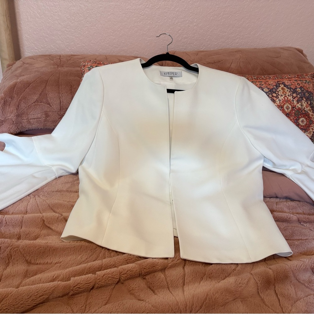 Kasper Off-White Ruffle Sleeve Jacket - Picture 5 of 9